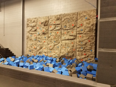 sky zone rock wall (3)